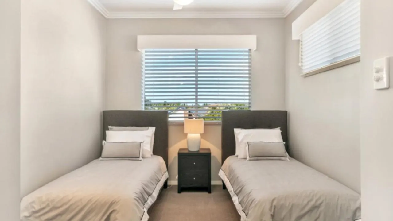 Spacious Canal Home With Pool Banksia Beach